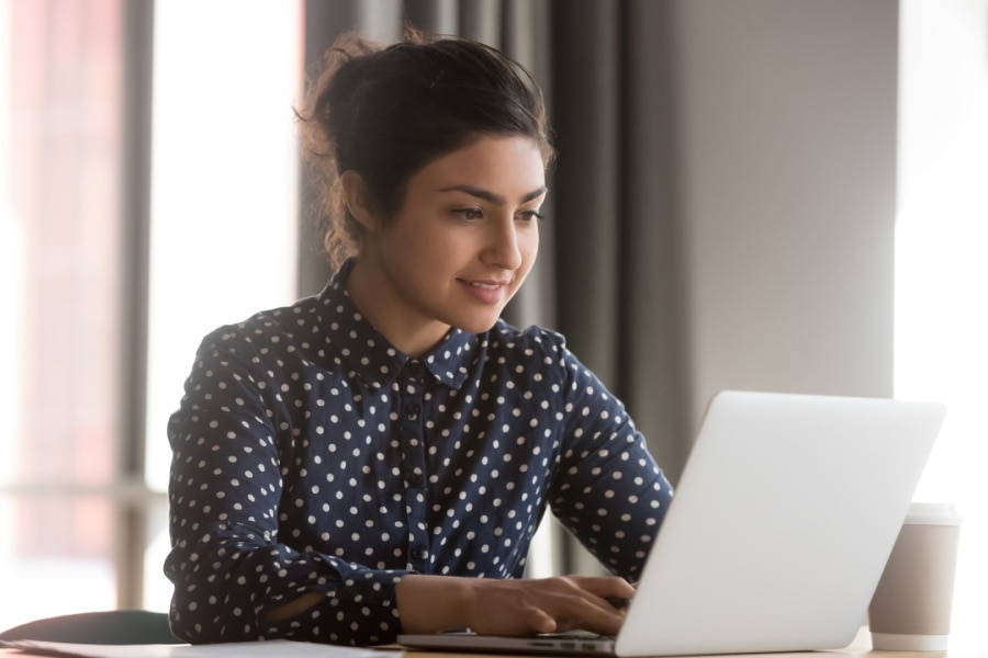 woman-using-laptop