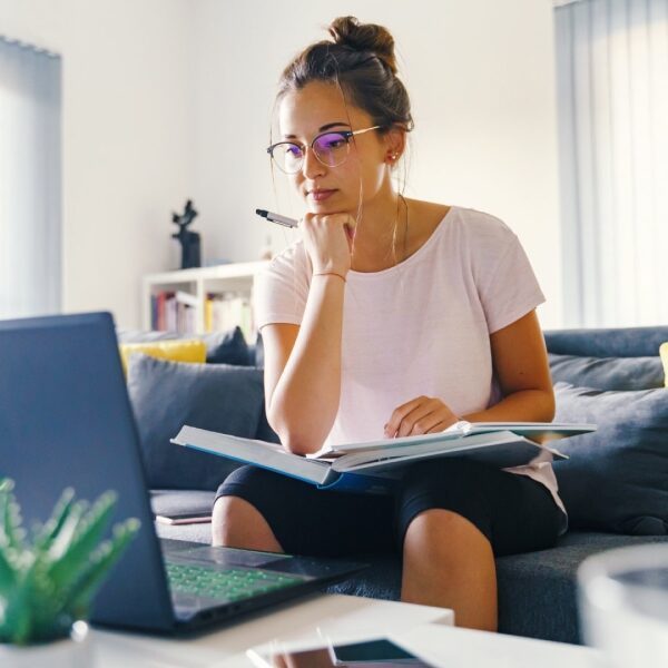 woman-studying